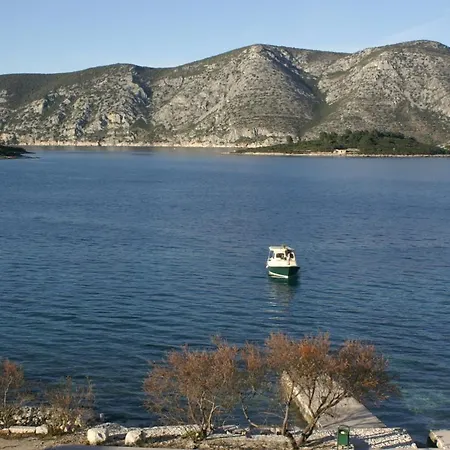 By The Sea Kneza, Korcula - 4337